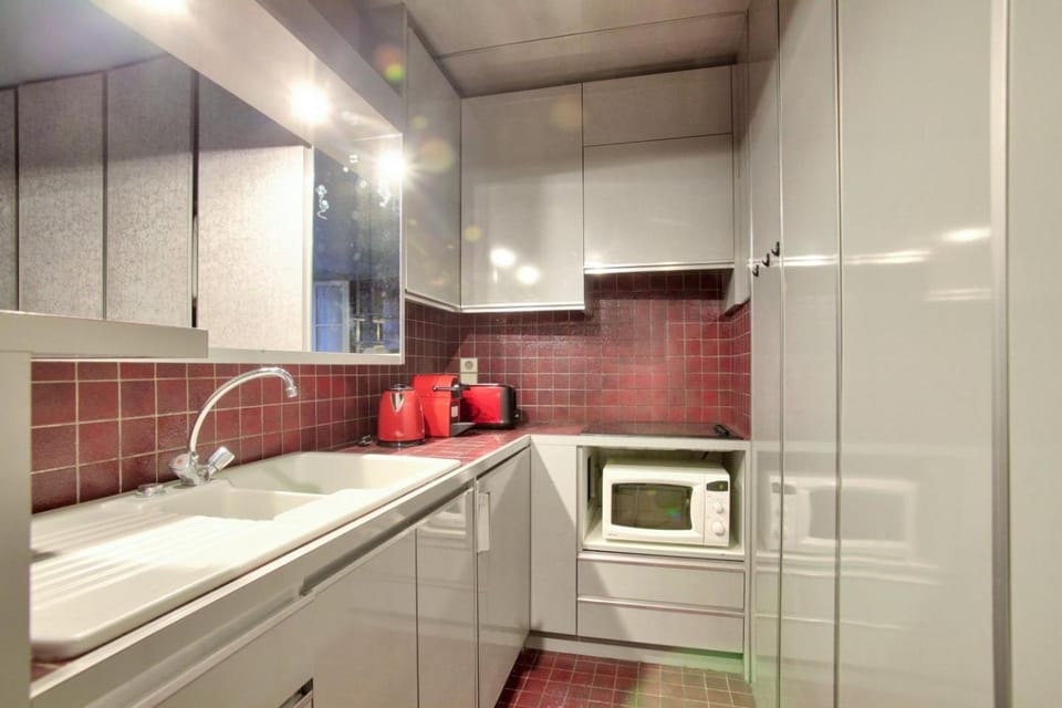 Kitchen or kitchenette