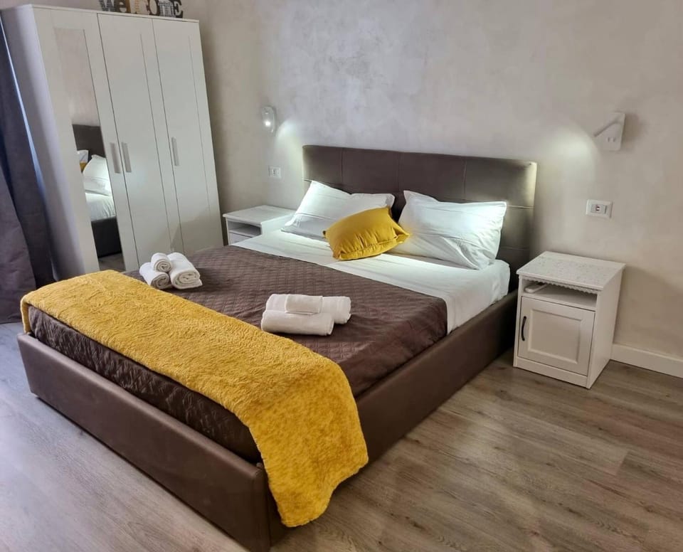 Colosseum Nearby Metro Outside, Easy Rome Sightseeing Apartment in Rome