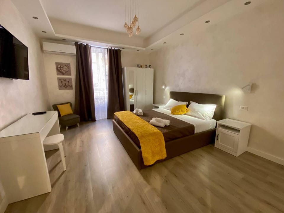 Colosseum Nearby Metro Outside, Easy Rome Sightseeing Apartment in Rome