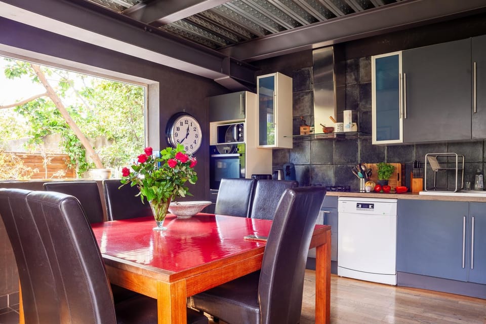 Property building, Kitchen or kitchenette, Living room