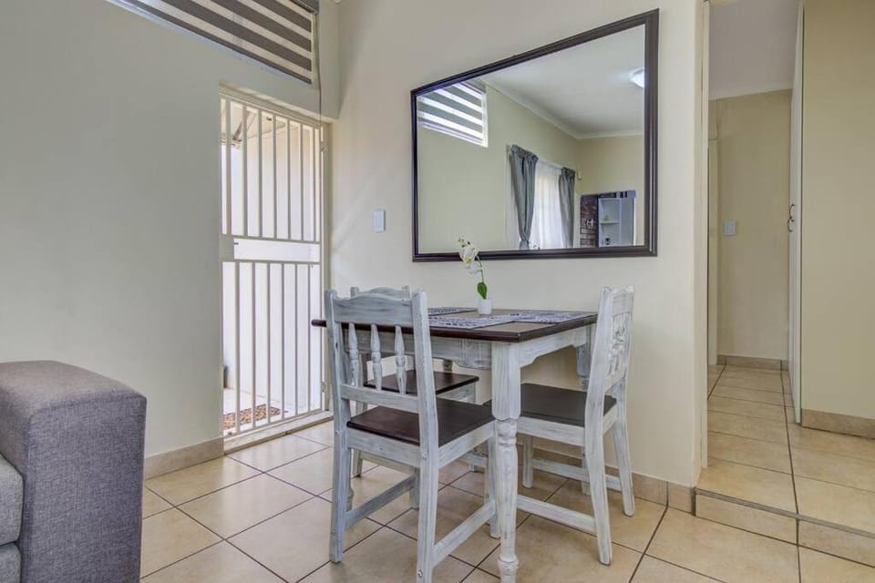 Ovendales Self Catering Cottage Apartment in Gauteng
