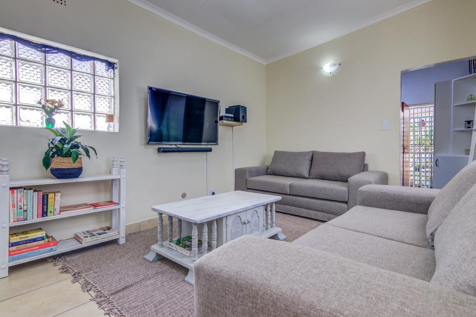 Ovendales Self Catering Cottage Apartment in Gauteng
