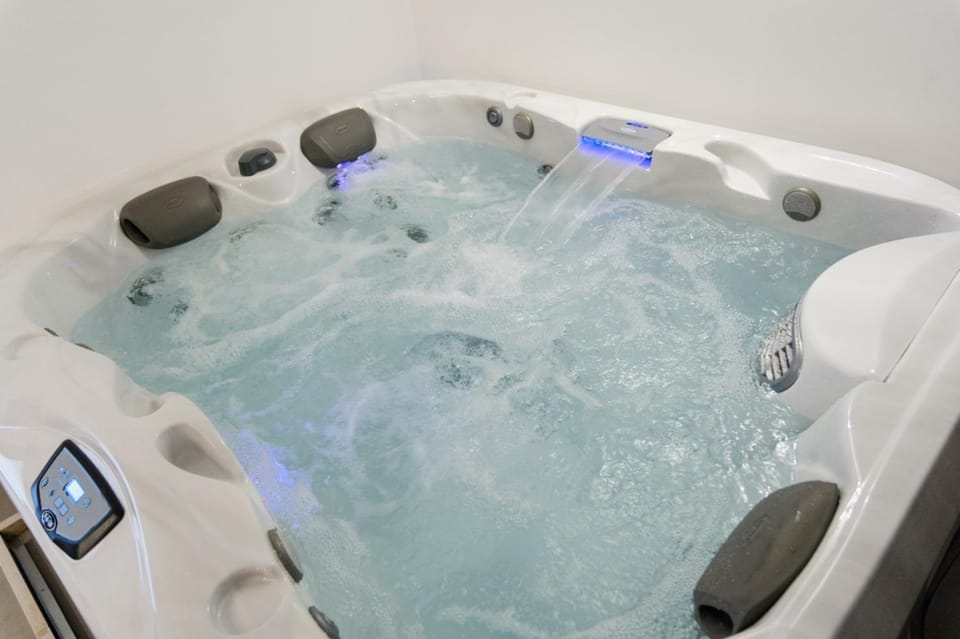 Hot Tub, Swimming pool, Bath