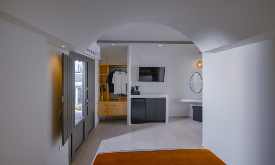 TV and multimedia, Coffee/tea facilities, wardrobe