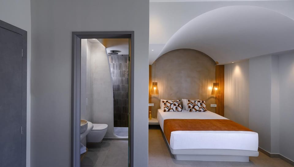 Bed, Bathroom