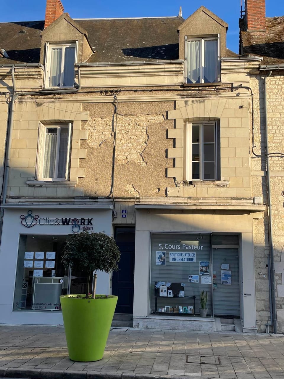 Facade/entrance