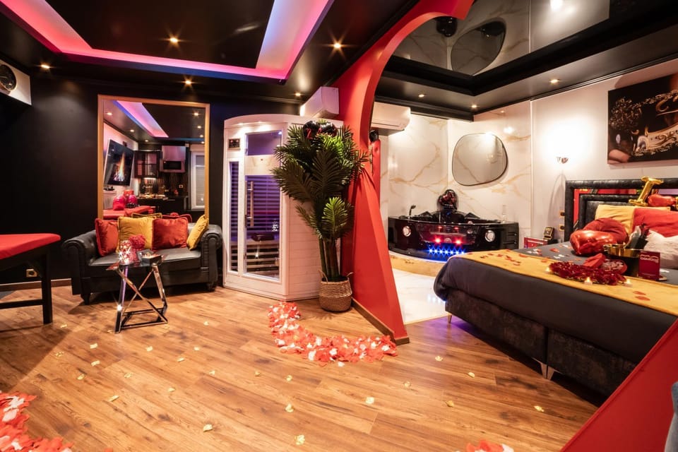 Sauna, Living room