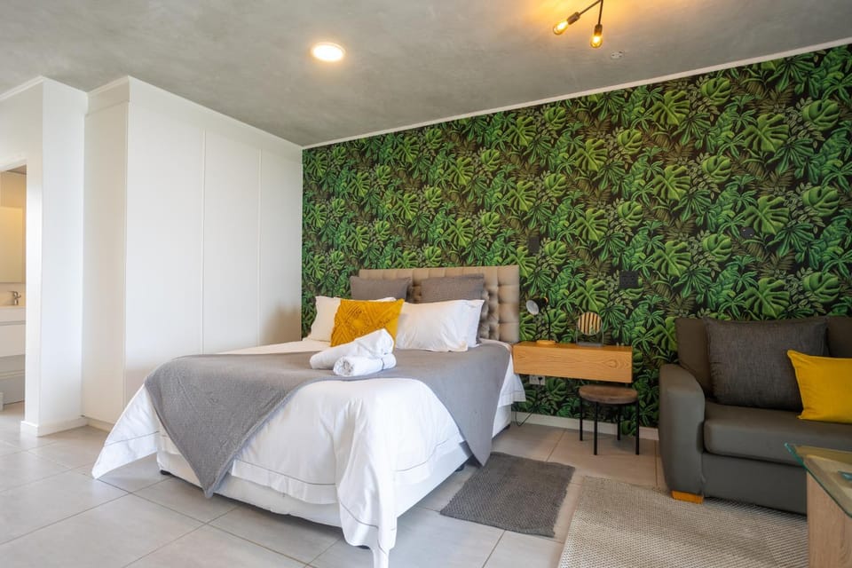 Bed, Seating area