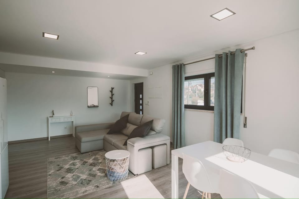 Bed, Living room