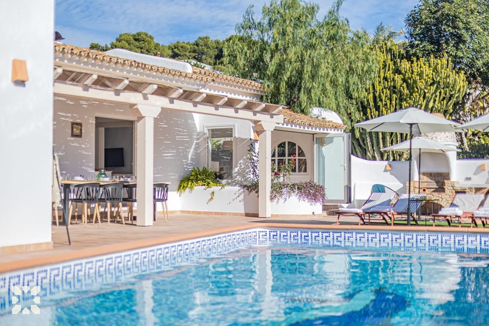 Property building, Patio, Spring, Day, Garden, Garden view, Pool view, Swimming pool, sunbed
