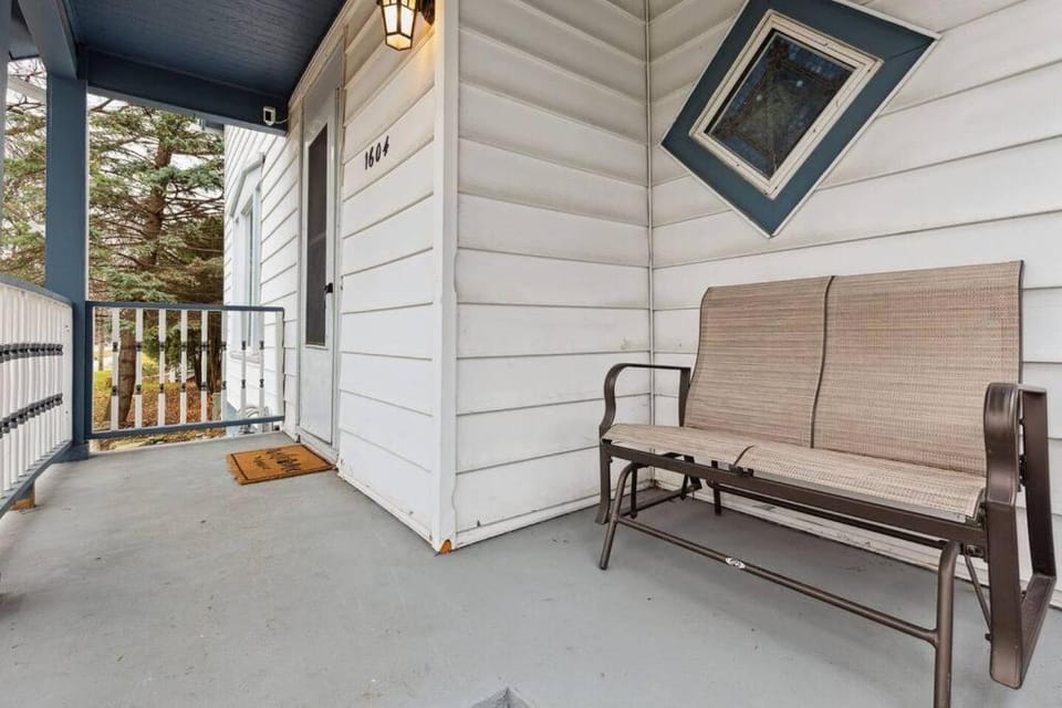 Historic + Pet-Friendly Gem Apartment in Bay City