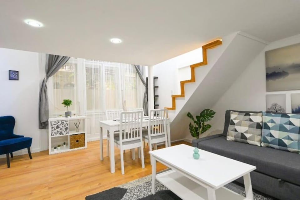 Lovely studio flat in Damjanich street - Leonard Apartment in Budapest