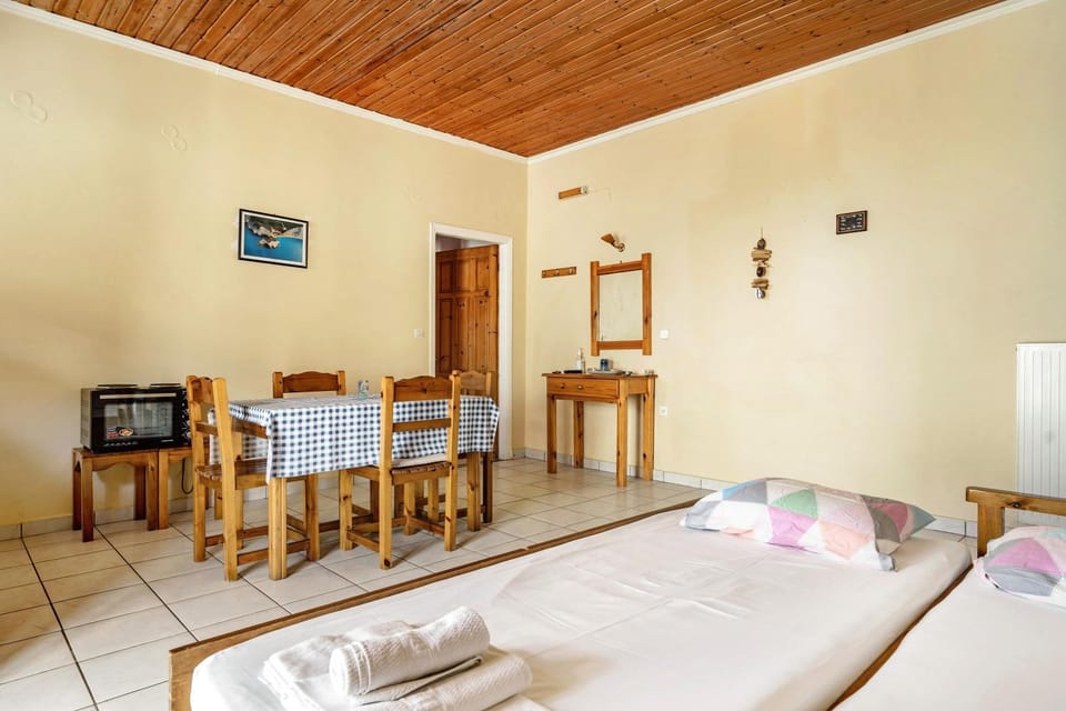 Property building, Living room, Bedroom