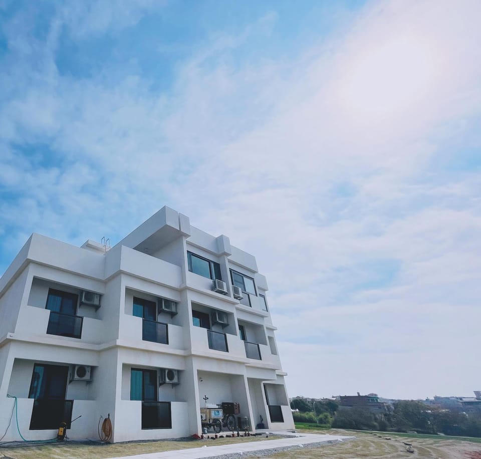 Property building, Day