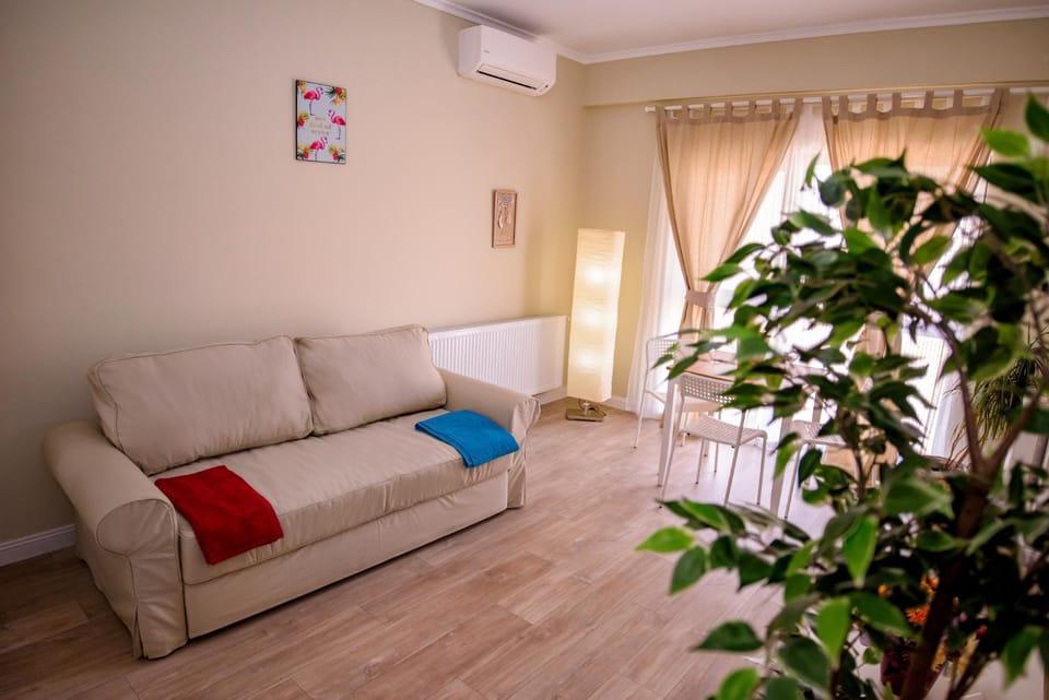 Bed, Living room, Photo of the whole room, Bedroom, air conditioner