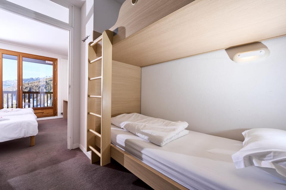 Bed, Photo of the whole room, Bedroom, bunk bed
