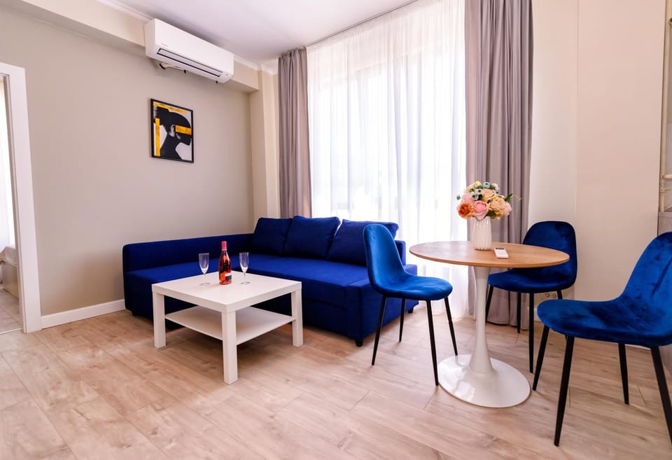 Living room, Seating area, Dining area, air conditioner
