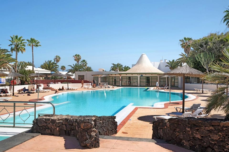Pool view, Swimming pool, sunbed