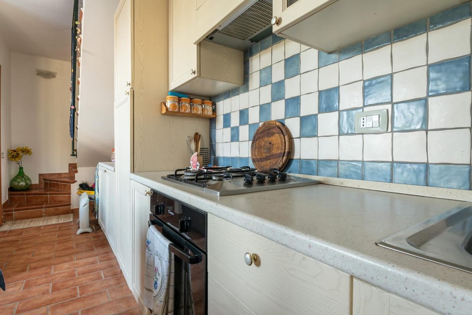 Property building, Kitchen or kitchenette, Living room