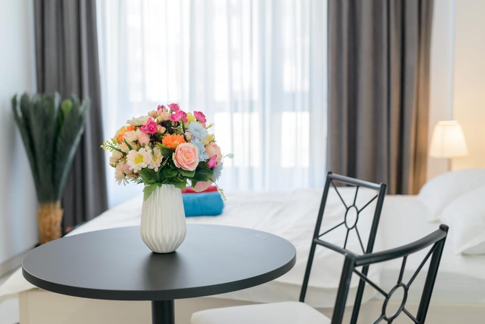 Bed, Dining area
