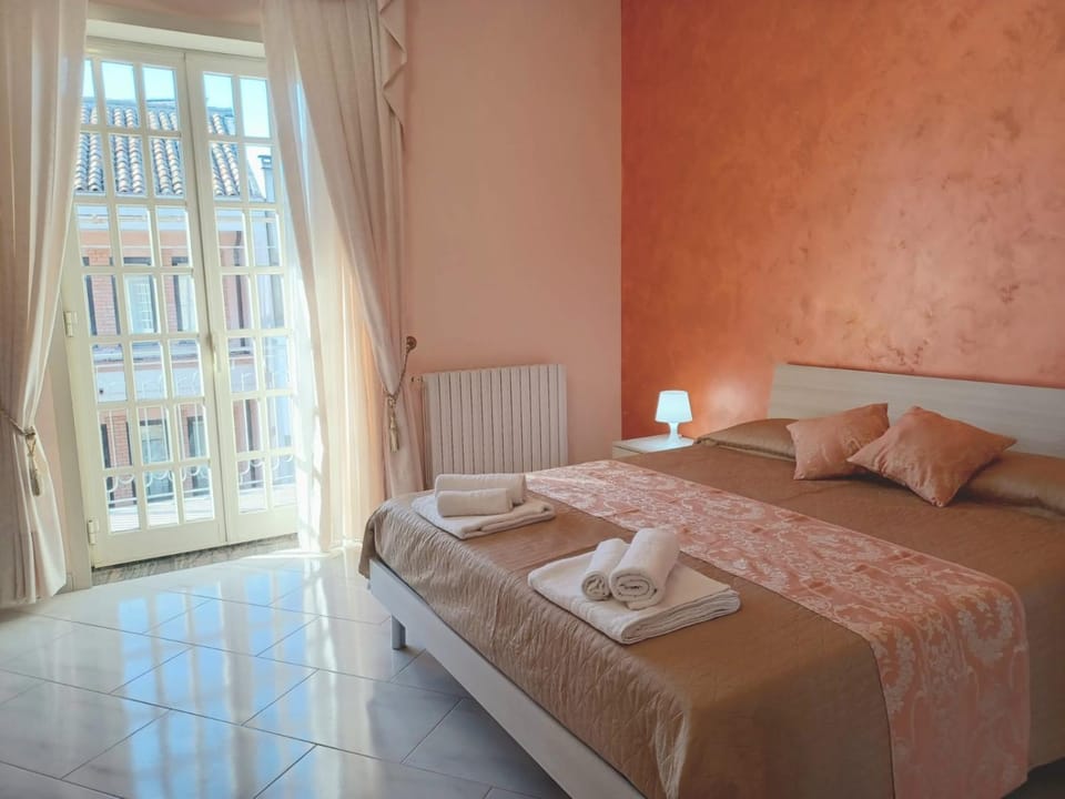 Bed, Photo of the whole room, Bedroom, internet, towels