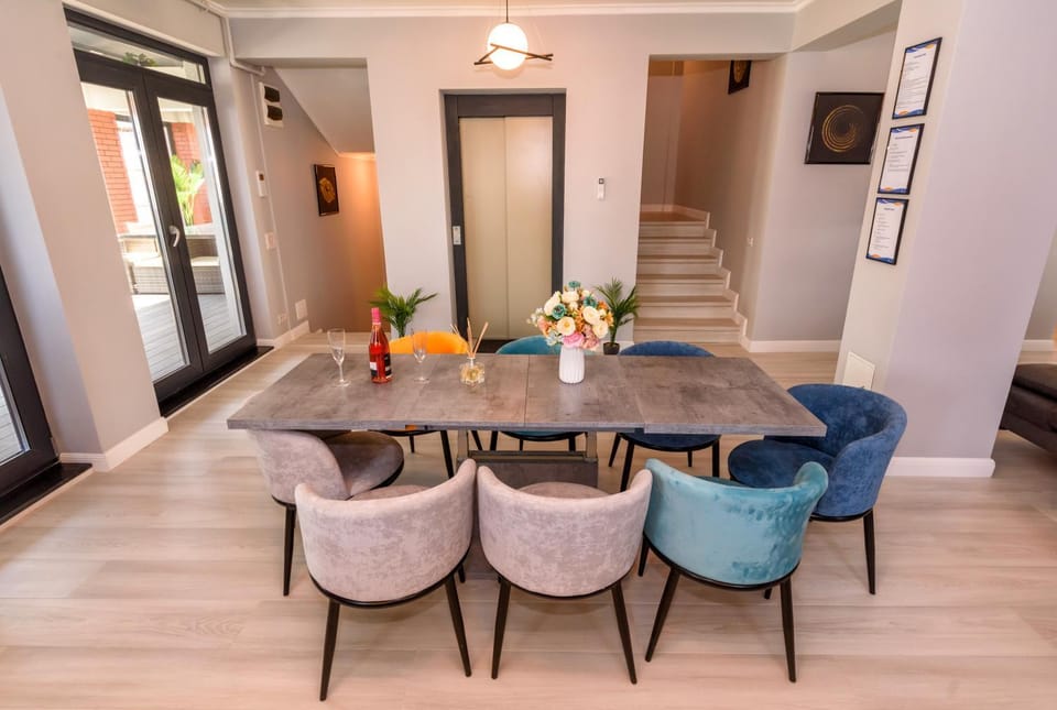 Living room, Seating area, Dining area, elevator