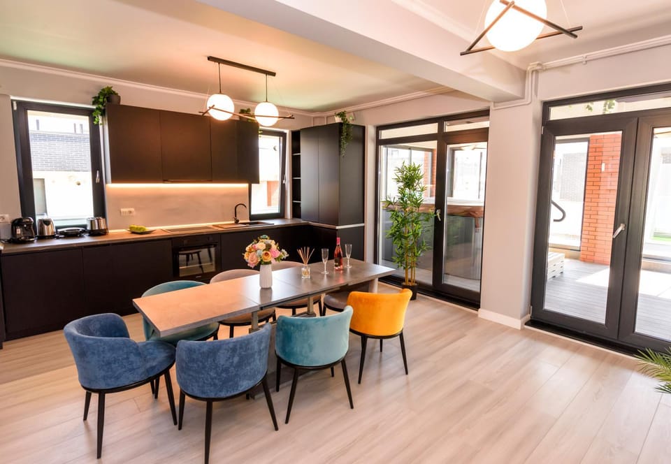 Kitchen or kitchenette, Living room, Seating area, Dining area