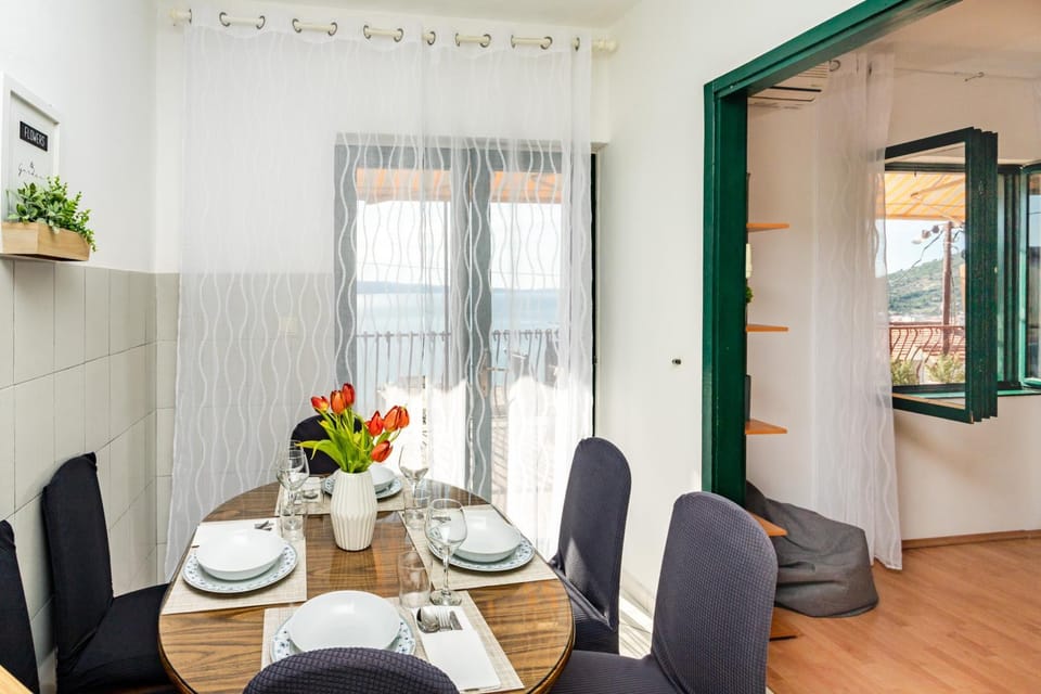 Summer Omiš apartment Apartment in Split-Dalmatia County