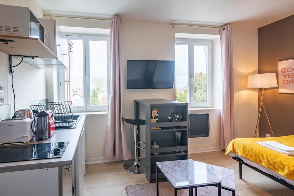 TV and multimedia, Kitchen or kitchenette, Dining area