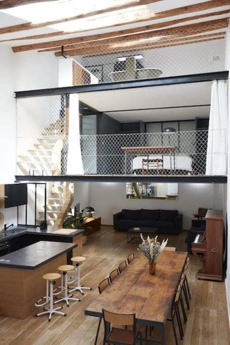 LOFT D'ARCHITECTE SUR LE VIEUX PORT Apartment in Marseille