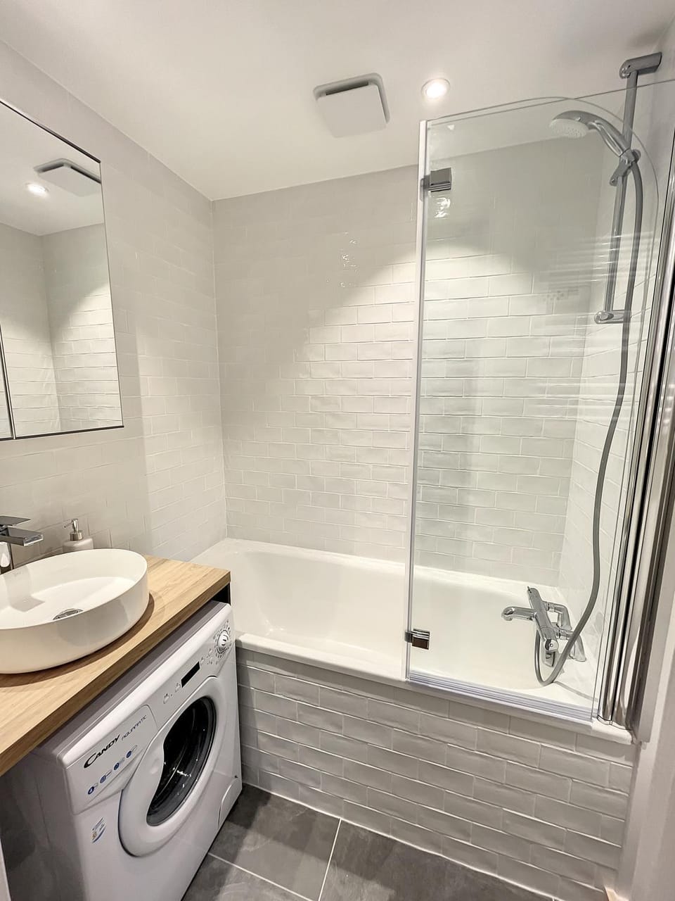 Shower, Bathroom, Bath, towels, washing machine
