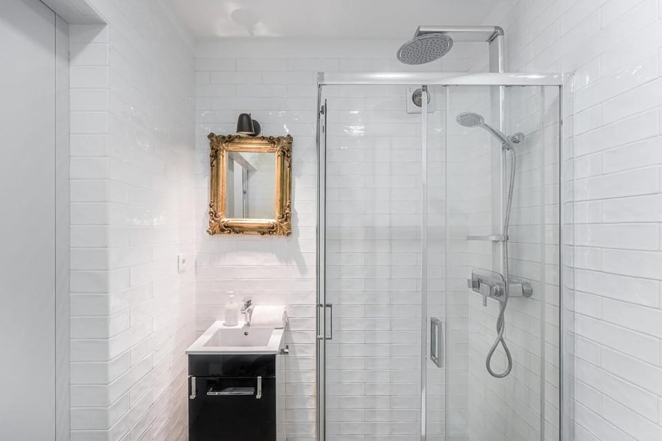 GuestReady - Grayscale Apartment in Porto