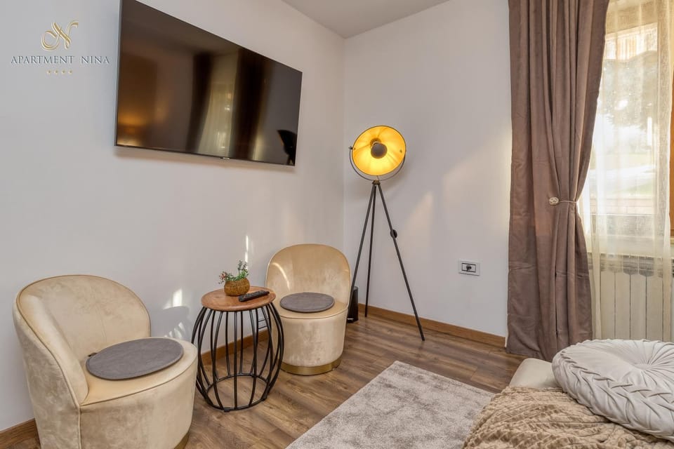 Seating area, Bedroom