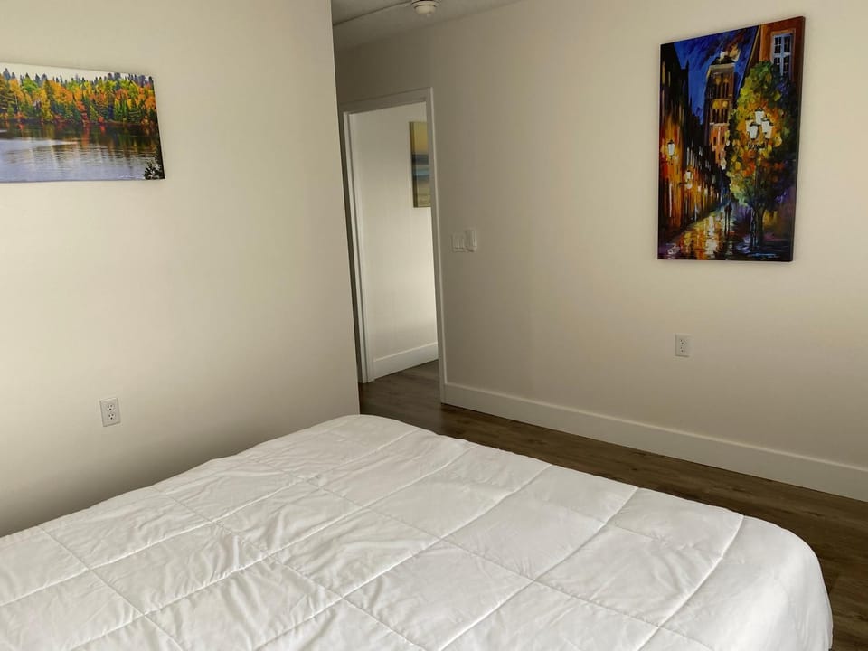 Bed, Decorative detail, Bedroom