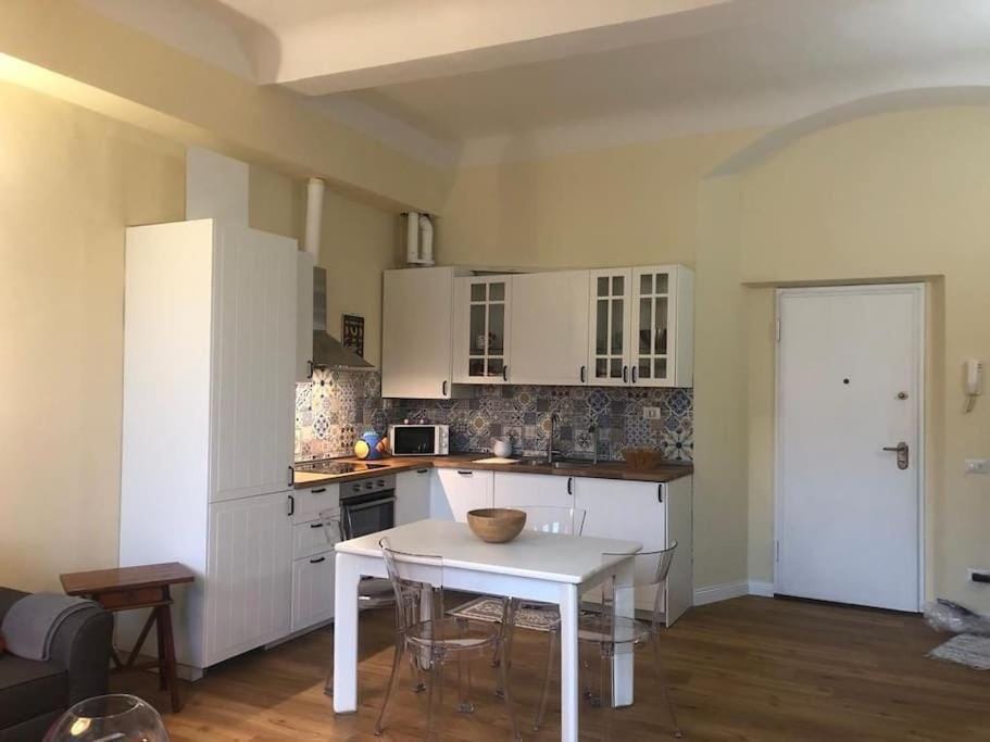 Kitchen or kitchenette, Dining area, pet friendly, stove