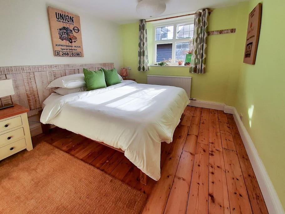 The Beach House-Devon- On the beach- sleeps 20 House in Exmouth