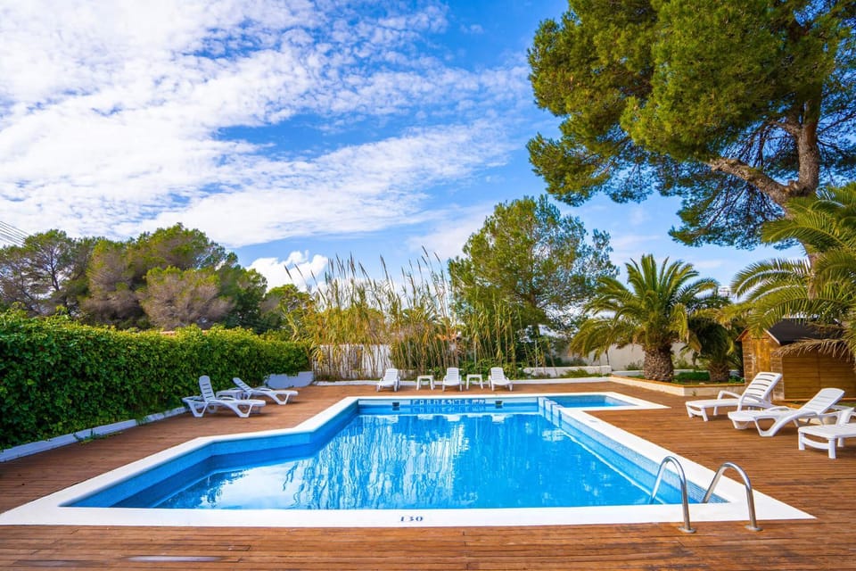 Off site, Garden, Area and facilities, Swimming pool