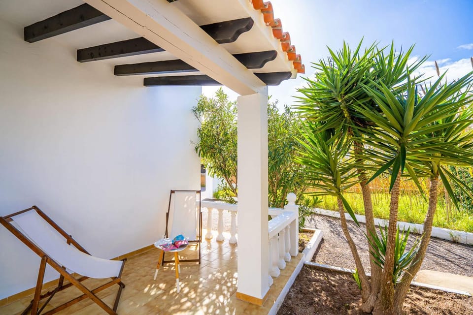 Property building, Off site, Balcony/Terrace, Garden view