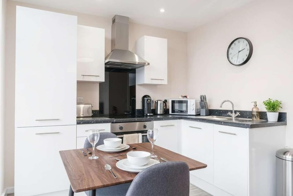 Bright 1 Bed Apartment Manchester - Sleeps 2 Apartment in Salford