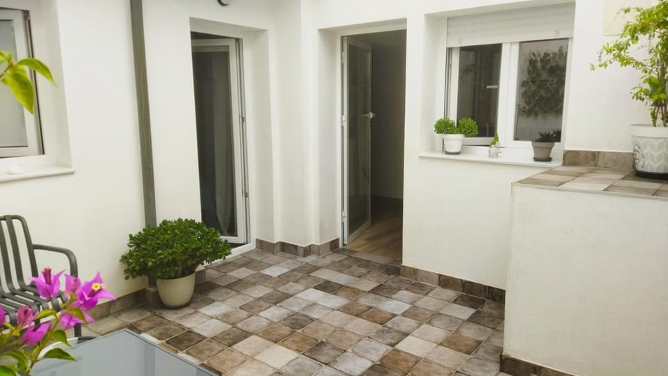 Patio, Facade/entrance, Balcony/Terrace