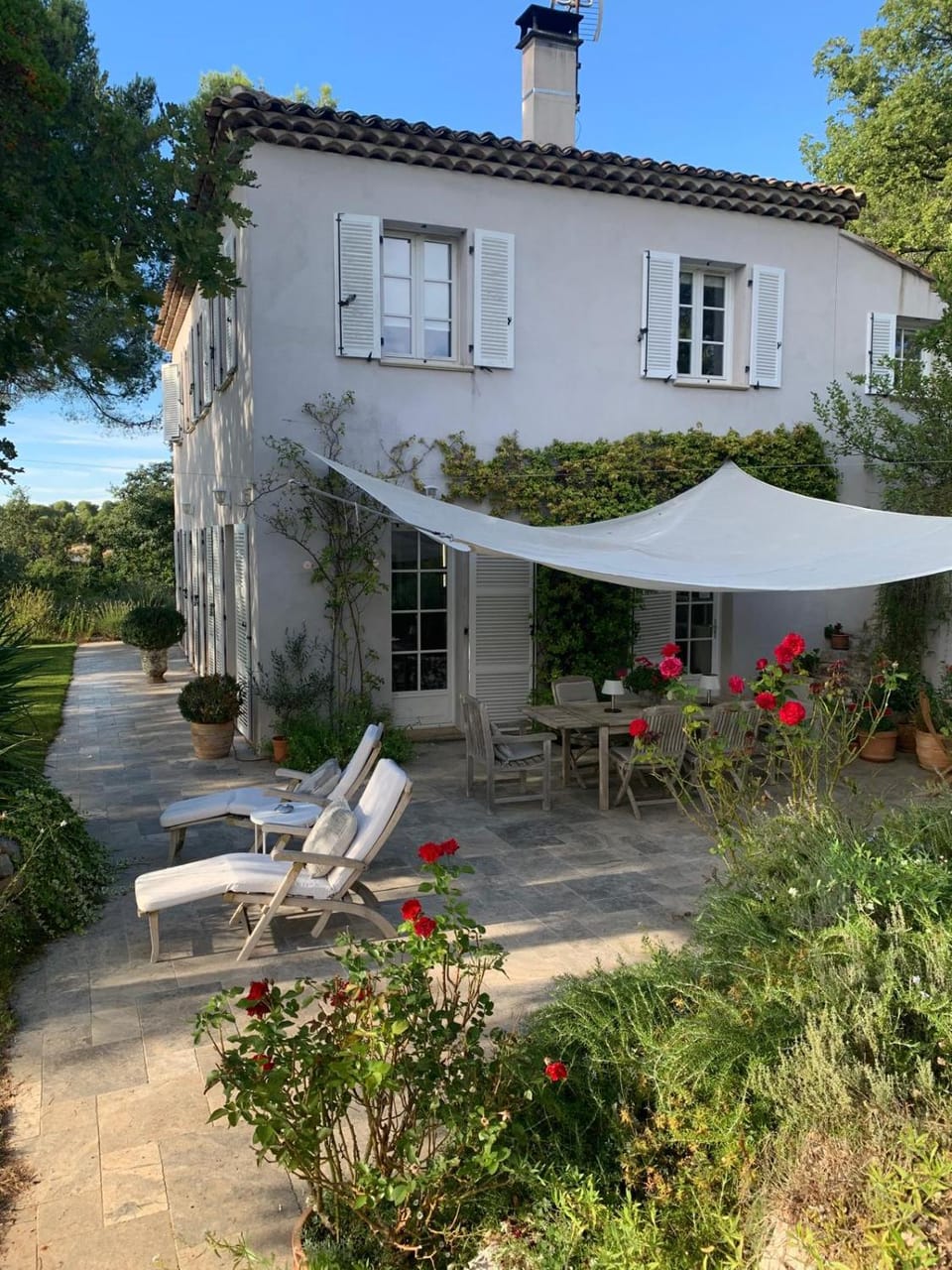 Property building, Patio, Dining area