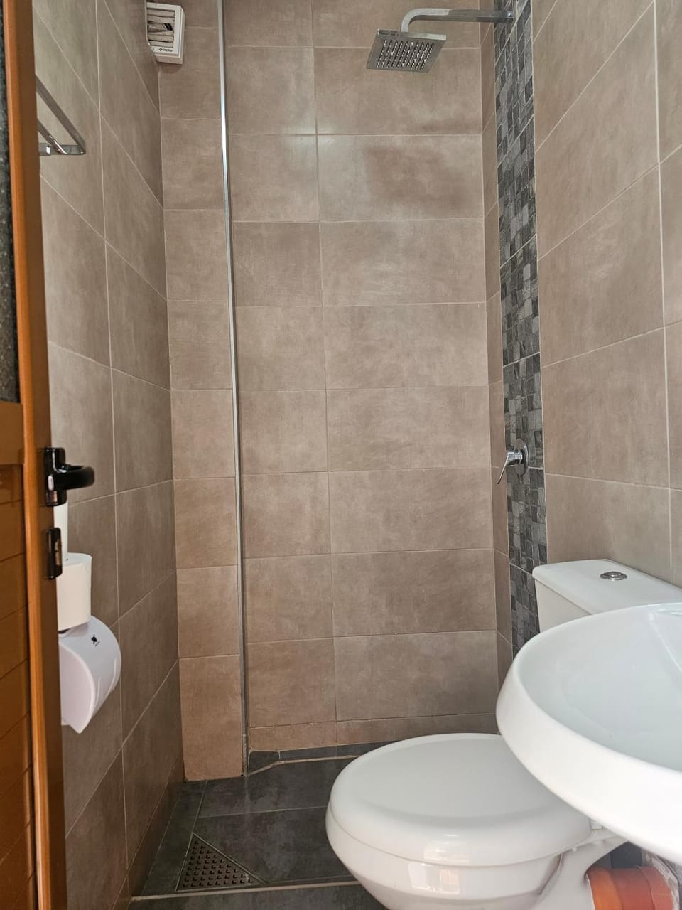 1Bed Beachfront with SeaView Balcony - 5minToBeach Apartment in Sarandë