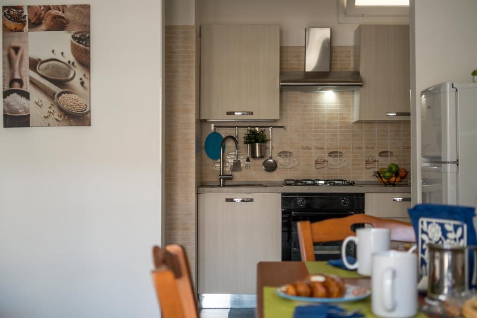 Kitchen or kitchenette, Decorative detail, Decorative detail, Dining area, kitchen, kitchen