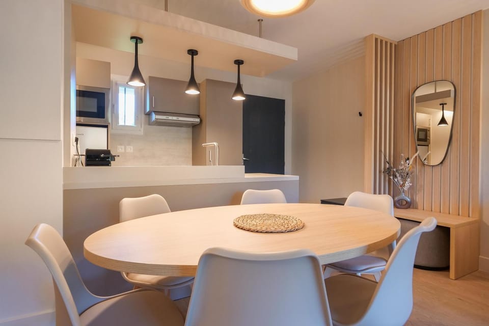 Seating area, Dining area, kitchen