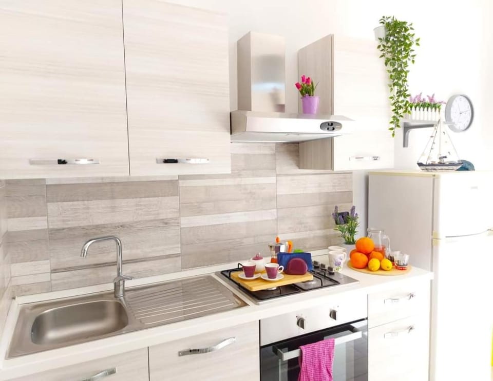 Kitchen or kitchenette, pet friendly, stove