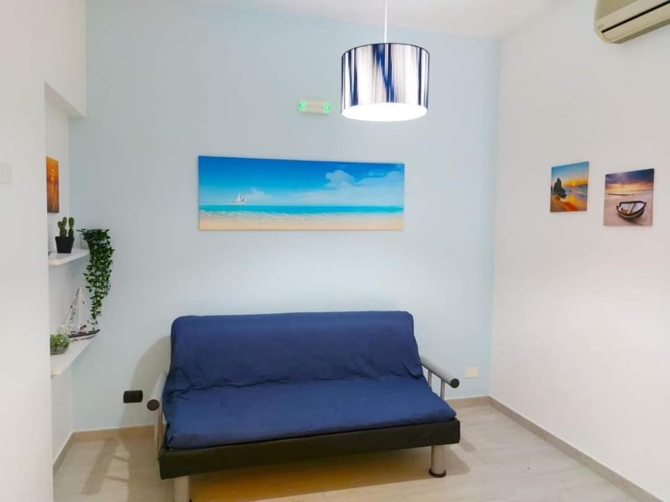 Living room, Seating area, air conditioner
