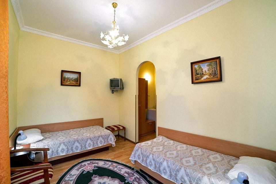 Апартаменти в Готелі в центрі Трускавця - 50 м до центрального бювету Hotel in Lviv Oblast