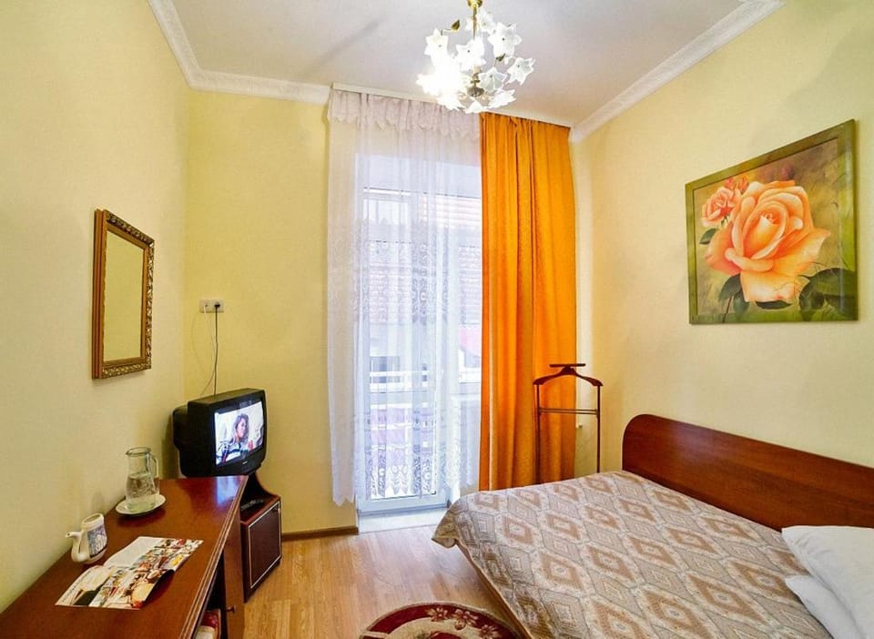 Апартаменти в Готелі в центрі Трускавця - 50 м до центрального бювету Hotel in Lviv Oblast