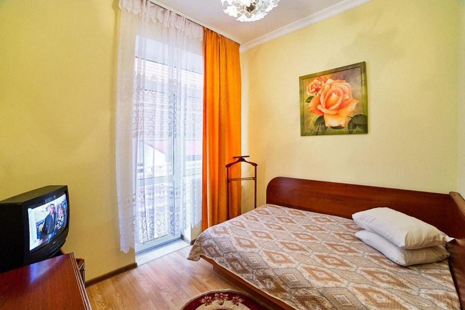 Апартаменти в Готелі в центрі Трускавця - 50 м до центрального бювету Hotel in Lviv Oblast