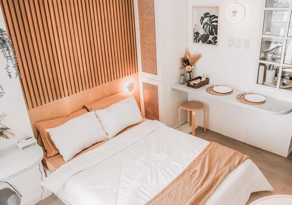 Bed, Living room, Photo of the whole room, Seating area, Bedroom